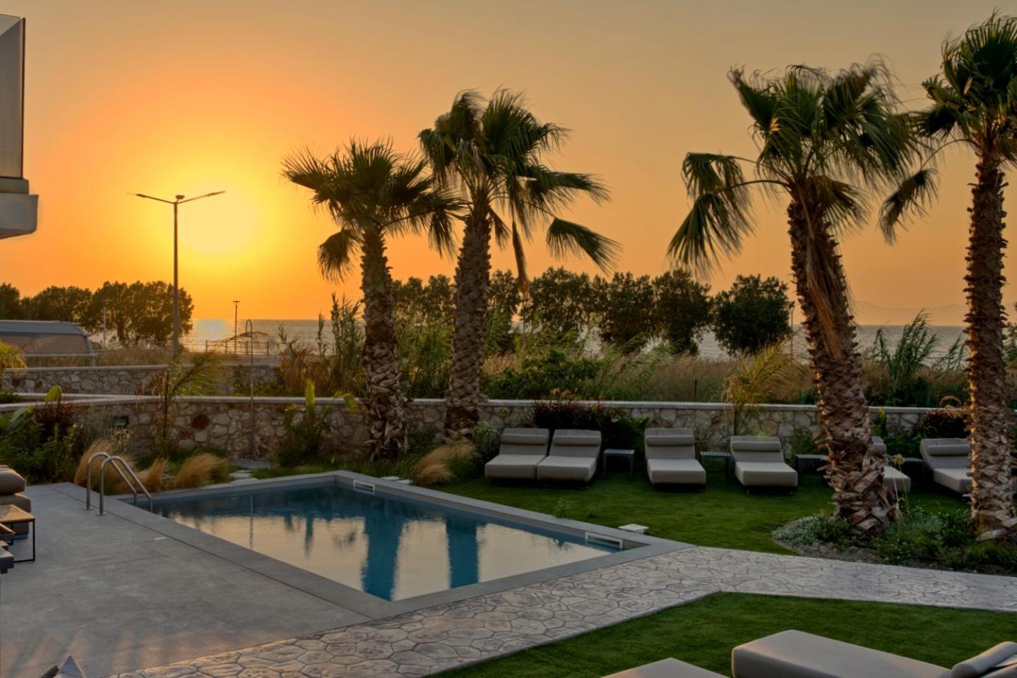Penelope Beachfront Villa Кремасти Экстерьер фото